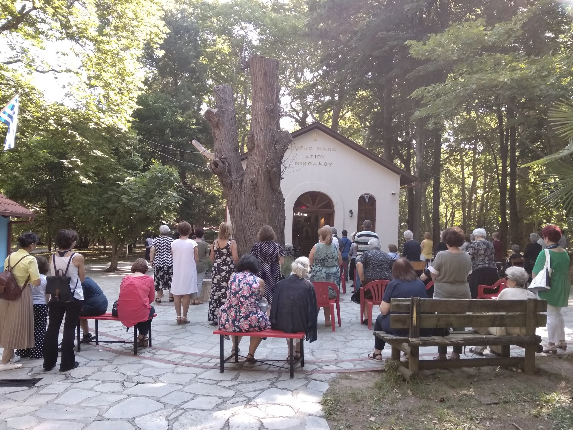 Θεία Λειτουργία από την Αγαθοεργό Αδελφότητα Κυριών Νάουσας